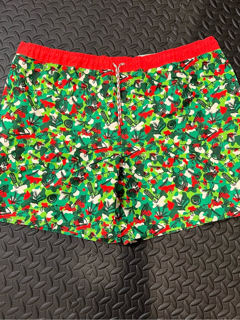 Magellan Outdoors Green Tropical Swim / Fishing Shorts with Red Waistband
